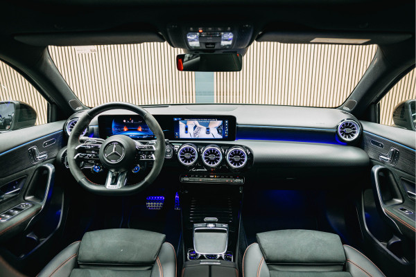 Mercedes-Benz A-Klasse AMG 45 S 4MATIC+ | Pano | Sportstoelen | Burmester | Stuurverwarming | Mercedes-Benz A-Klasse AMG 45 S 4MATIC+ | Pano | Sportstoelen | Burmester | Stuurverwarming |