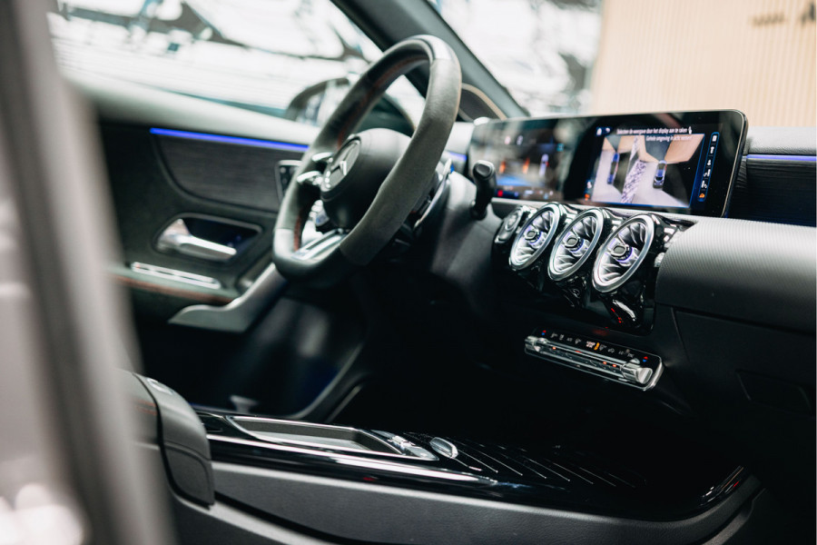 Mercedes-Benz A-Klasse AMG 45 S 4MATIC+ | Pano | Sportstoelen | Burmester | Stuurverwarming | Mercedes-Benz A-Klasse AMG 45 S 4MATIC+ | Pano | Sportstoelen | Burmester | Stuurverwarming |