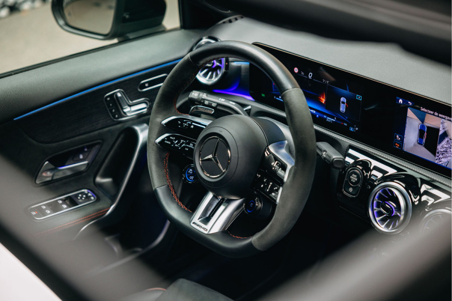 Mercedes-Benz A-Klasse AMG 45 S 4MATIC+ | Pano | Sportstoelen | Burmester | Stuurverwarming | Mercedes-Benz A-Klasse AMG 45 S 4MATIC+ | Pano | Sportstoelen | Burmester | Stuurverwarming |
