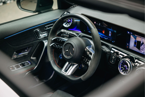 Mercedes-Benz A-Klasse AMG 45 S 4MATIC+ | Pano | Sportstoelen | Burmester | Stuurverwarming | Mercedes-Benz A-Klasse AMG 45 S 4MATIC+ | Pano | Sportstoelen | Burmester | Stuurverwarming |