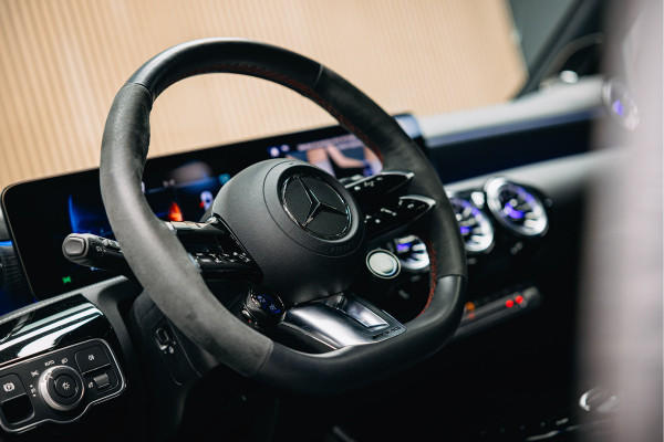 Mercedes-Benz A-Klasse AMG 45 S 4MATIC+ | Pano | Sportstoelen | Burmester | Stuurverwarming | Mercedes-Benz A-Klasse AMG 45 S 4MATIC+ | Pano | Sportstoelen | Burmester | Stuurverwarming |