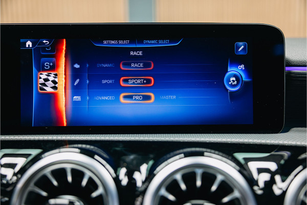 Mercedes-Benz A-Klasse AMG 45 S 4MATIC+ | Pano | Sportstoelen | Burmester | Stuurverwarming | Mercedes-Benz A-Klasse AMG 45 S 4MATIC+ | Pano | Sportstoelen | Burmester | Stuurverwarming |