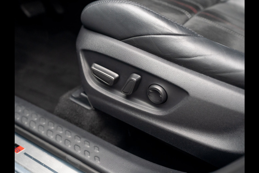 Toyota C-HR 1.8 Hybrid GR-Sport | Blind Spot | Stuur & Stoel verw. | Full LED | Prijs Rijklaar!! Toyota C-HR 1.8 Hybrid GR-Sport | Blind Spot | Stuur & Stoel verw. | Full LED | Prijs Rijklaar!!