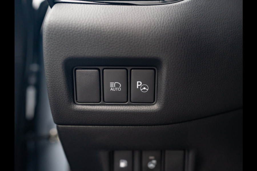 Toyota C-HR 1.8 Hybrid GR-Sport | Blind Spot | Stuur & Stoel verw. | Full LED | Prijs Rijklaar!! Toyota C-HR 1.8 Hybrid GR-Sport | Blind Spot | Stuur & Stoel verw. | Full LED | Prijs Rijklaar!!