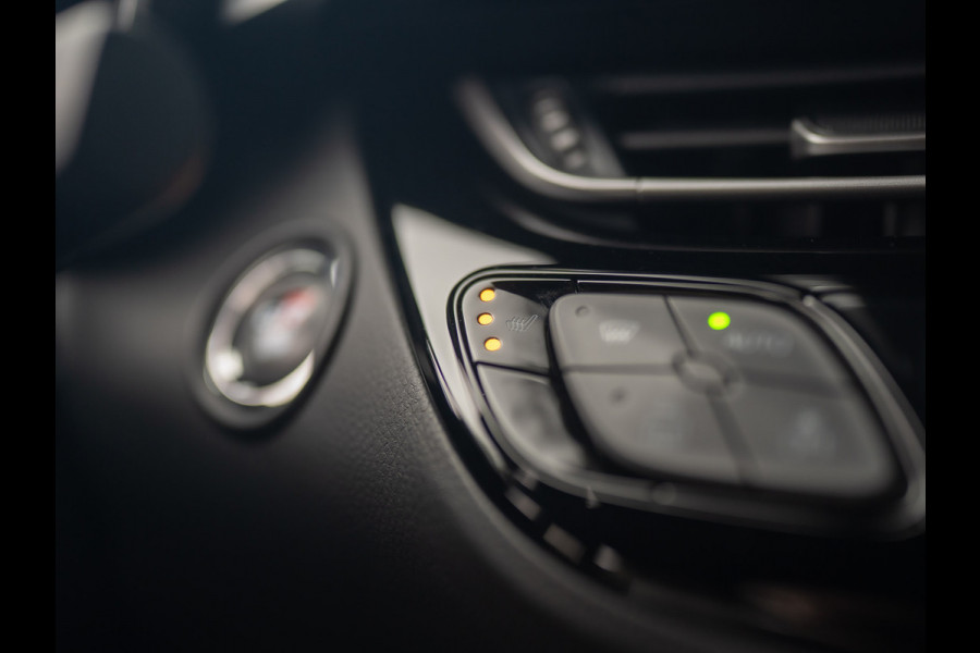 Toyota C-HR 1.8 Hybrid GR-Sport | Blind Spot | Stuur & Stoel verw. | Full LED | Prijs Rijklaar!! Toyota C-HR 1.8 Hybrid GR-Sport | Blind Spot | Stuur & Stoel verw. | Full LED | Prijs Rijklaar!!