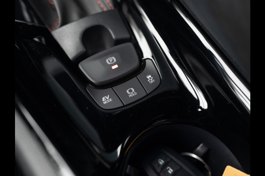 Toyota C-HR 1.8 Hybrid GR-Sport | Blind Spot | Stuur & Stoel verw. | Full LED | Prijs Rijklaar!! Toyota C-HR 1.8 Hybrid GR-Sport | Blind Spot | Stuur & Stoel verw. | Full LED | Prijs Rijklaar!!
