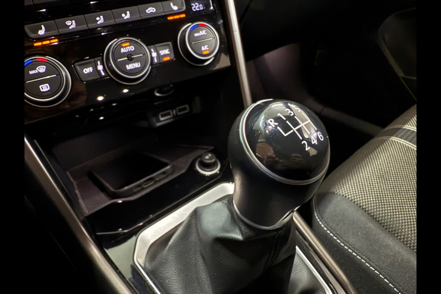 Volkswagen T-Roc 1.0 TSI Style | Virtual Cockpit | LED | Carplay | PDC voor + achter | Style Plus Pakket