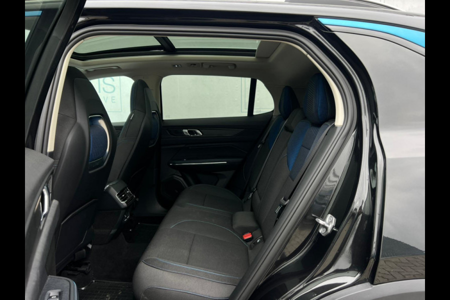 Lynk & Co 01 1.5 4X ZWART OP VOORRAAD! NL AUTO | CAMERA | PANO | Lynk & Co 01 1.5 4X ZWART OP VOORRAAD! NL AUTO | CAMERA | PANO |