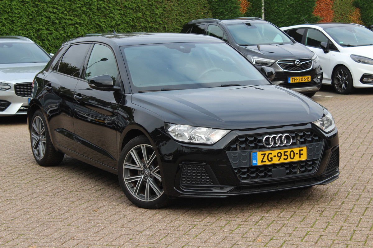 Audi A1 Sportback 30 TFSI Advanced epic S-Line / CarPlay / Parkeerhulp achter / 17'' / Sportstoelen / Getint glas / Cruise Control Audi A1 Sportback 30 TFSI Advanced epic S-Line / CarPlay / Parkeerhulp achter / 17'' / Sportstoelen / Getint glas / Cruise Control