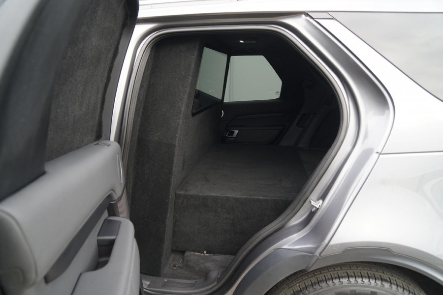 Land Rover Discovery 2.0 Sd4 / GRIJS KENTEKEN / TREKHAAK / CAMERA / STOELVERWARMING Land Rover Discovery 2.0 Sd4 / GRIJS KENTEKEN / TREKHAAK / CAMERA / STOELVERWARMING