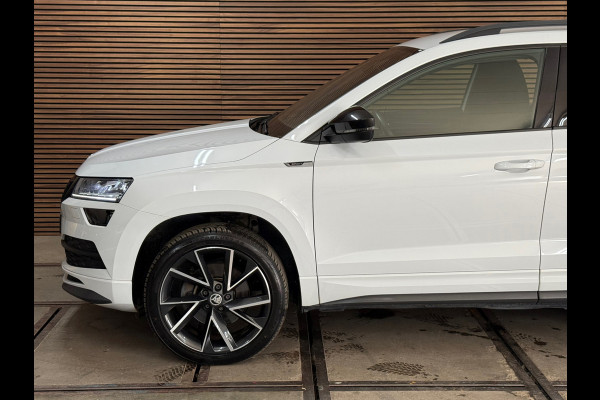 Škoda Karoq 1.5 TSI DSG 4x4 Sportline Business | 1800KG Trekgewicht | Carplay | Sportstoelen | Camera