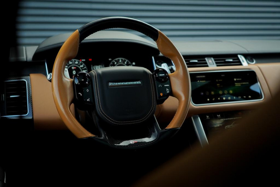 Land Rover Range Rover Sport 5.0 V8 SVR 575 PK / SVO Lak / Pano / Alcantara / Carbon / Trekhaak Land Rover Range Rover Sport 5.0 V8 SVR 575 PK / SVO Lak / Pano / Alcantara / Carbon / Trekhaak