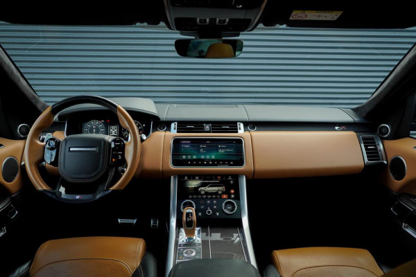 Land Rover Range Rover Sport 5.0 V8 SVR 575 PK / SVO Lak / Pano / Alcantara / Carbon / Trekhaak Land Rover Range Rover Sport 5.0 V8 SVR 575 PK / SVO Lak / Pano / Alcantara / Carbon / Trekhaak