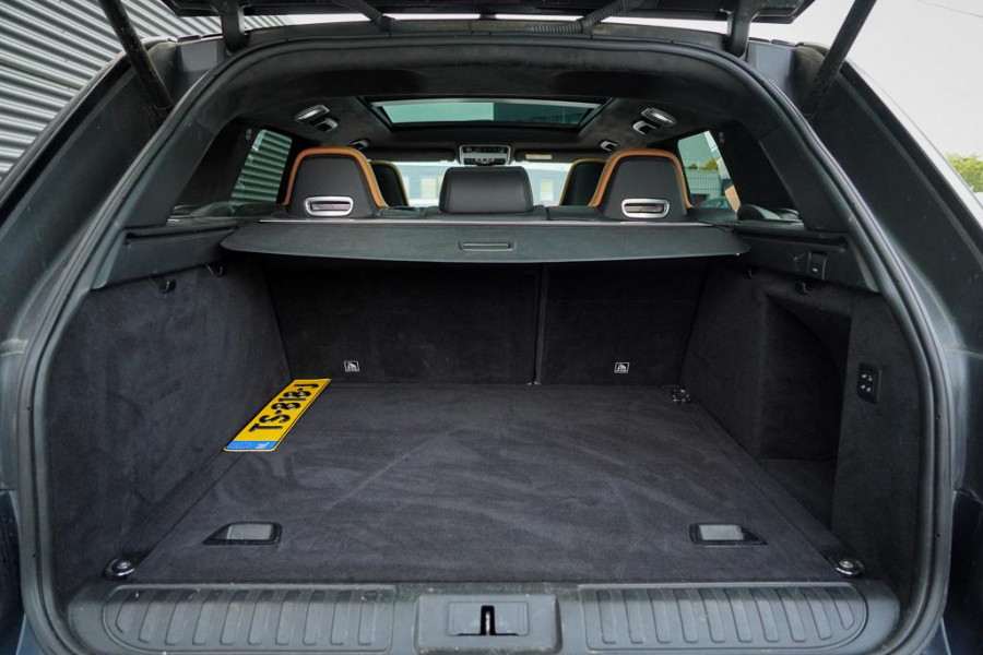 Land Rover Range Rover Sport 5.0 V8 SVR 575 PK / SVO Lak / Pano / Alcantara / Carbon / Trekhaak Land Rover Range Rover Sport 5.0 V8 SVR 575 PK / SVO Lak / Pano / Alcantara / Carbon / Trekhaak