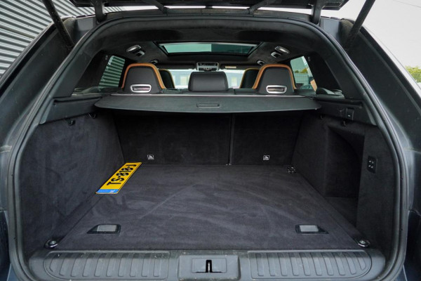 Land Rover Range Rover Sport 5.0 V8 SVR 575 PK / SVO Lak / Pano / Alcantara / Carbon / Trekhaak Land Rover Range Rover Sport 5.0 V8 SVR 575 PK / SVO Lak / Pano / Alcantara / Carbon / Trekhaak