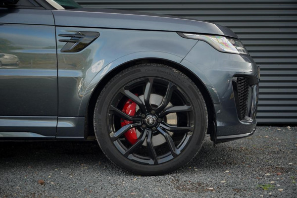 Land Rover Range Rover Sport 5.0 V8 SVR 575 PK / SVO Lak / Pano / Alcantara / Carbon / Trekhaak Land Rover Range Rover Sport 5.0 V8 SVR 575 PK / SVO Lak / Pano / Alcantara / Carbon / Trekhaak