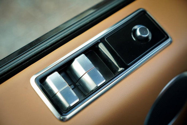 Land Rover Range Rover Sport 5.0 V8 SVR 575 PK / SVO Lak / Pano / Alcantara / Carbon / Trekhaak Land Rover Range Rover Sport 5.0 V8 SVR 575 PK / SVO Lak / Pano / Alcantara / Carbon / Trekhaak