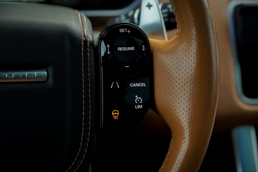 Land Rover Range Rover Sport 5.0 V8 SVR 575 PK / SVO Lak / Pano / Alcantara / Carbon / Trekhaak Land Rover Range Rover Sport 5.0 V8 SVR 575 PK / SVO Lak / Pano / Alcantara / Carbon / Trekhaak