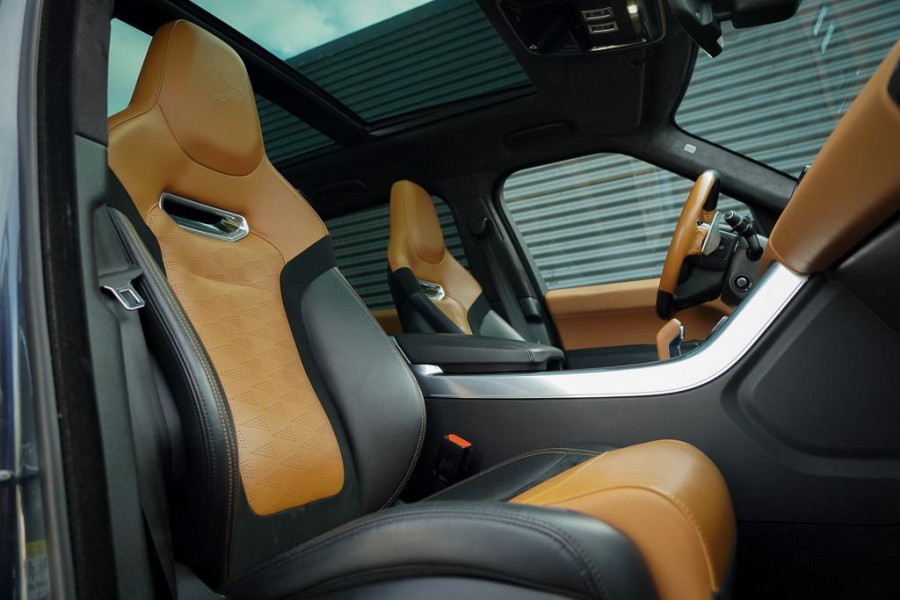 Land Rover Range Rover Sport 5.0 V8 SVR 575 PK / SVO Lak / Pano / Alcantara / Carbon / Trekhaak Land Rover Range Rover Sport 5.0 V8 SVR 575 PK / SVO Lak / Pano / Alcantara / Carbon / Trekhaak