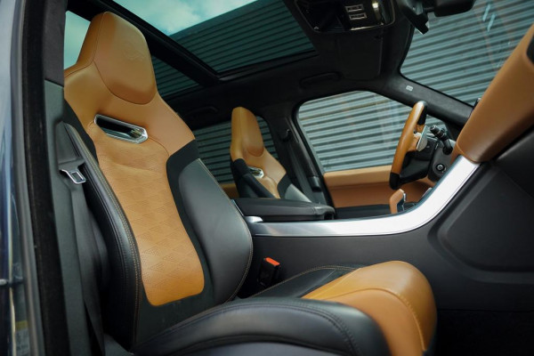 Land Rover Range Rover Sport 5.0 V8 SVR 575 PK / SVO Lak / Pano / Alcantara / Carbon / Trekhaak Land Rover Range Rover Sport 5.0 V8 SVR 575 PK / SVO Lak / Pano / Alcantara / Carbon / Trekhaak