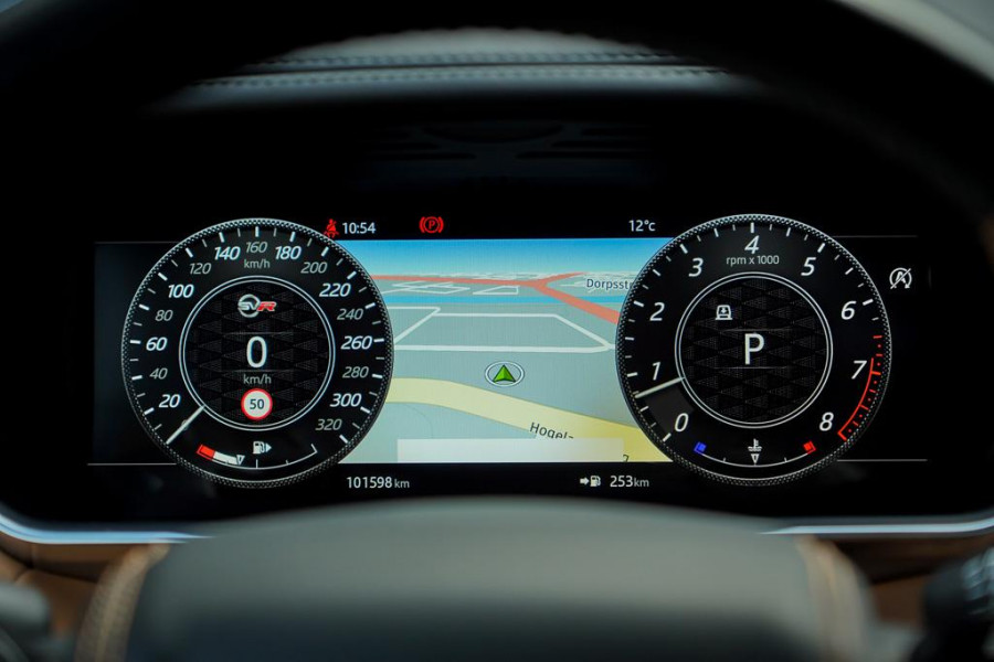 Land Rover Range Rover Sport 5.0 V8 SVR 575 PK / SVO Lak / Pano / Alcantara / Carbon / Trekhaak Land Rover Range Rover Sport 5.0 V8 SVR 575 PK / SVO Lak / Pano / Alcantara / Carbon / Trekhaak