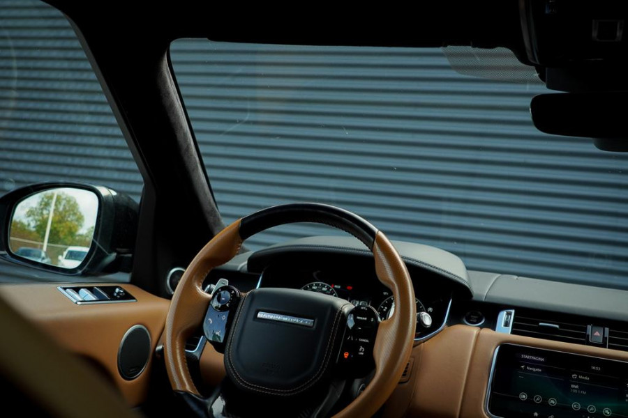 Land Rover Range Rover Sport 5.0 V8 SVR 575 PK / SVO Lak / Pano / Alcantara / Carbon / Trekhaak Land Rover Range Rover Sport 5.0 V8 SVR 575 PK / SVO Lak / Pano / Alcantara / Carbon / Trekhaak