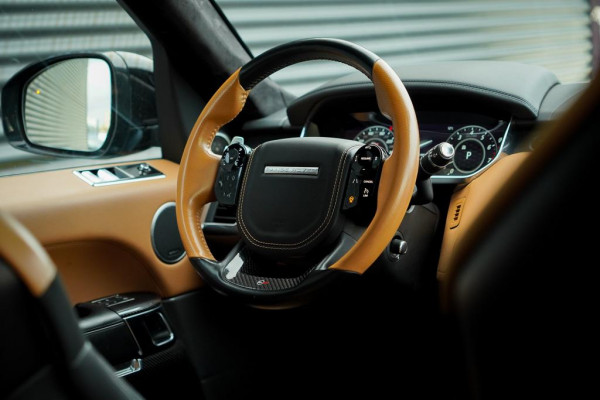 Land Rover Range Rover Sport 5.0 V8 SVR 575 PK / SVO Lak / Pano / Alcantara / Carbon / Trekhaak Land Rover Range Rover Sport 5.0 V8 SVR 575 PK / SVO Lak / Pano / Alcantara / Carbon / Trekhaak