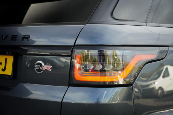 Land Rover Range Rover Sport 5.0 V8 SVR 575 PK / SVO Lak / Pano / Alcantara / Carbon / Trekhaak Land Rover Range Rover Sport 5.0 V8 SVR 575 PK / SVO Lak / Pano / Alcantara / Carbon / Trekhaak