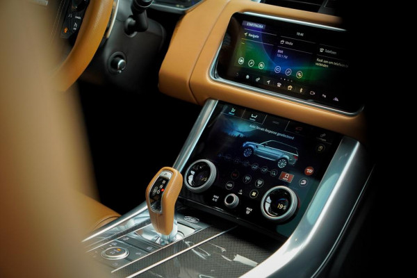 Land Rover Range Rover Sport 5.0 V8 SVR 575 PK / SVO Lak / Pano / Alcantara / Carbon / Trekhaak Land Rover Range Rover Sport 5.0 V8 SVR 575 PK / SVO Lak / Pano / Alcantara / Carbon / Trekhaak