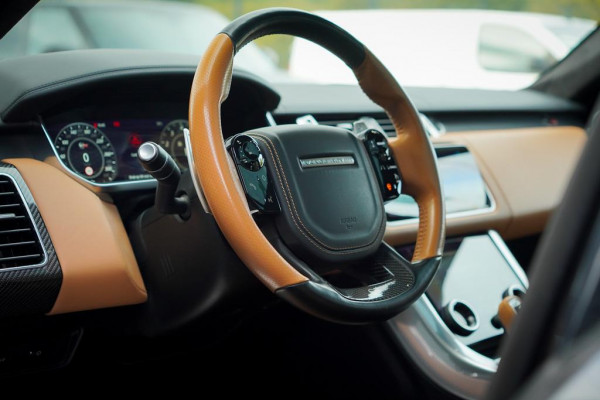 Land Rover Range Rover Sport 5.0 V8 SVR 575 PK / SVO Lak / Pano / Alcantara / Carbon / Trekhaak Land Rover Range Rover Sport 5.0 V8 SVR 575 PK / SVO Lak / Pano / Alcantara / Carbon / Trekhaak