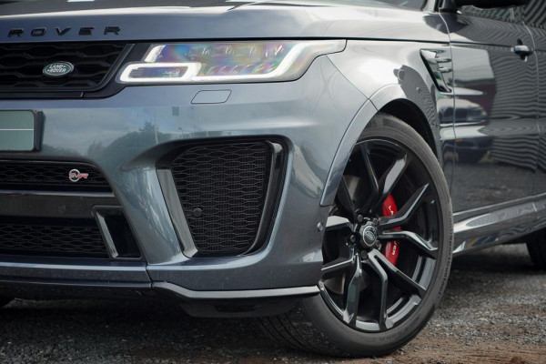 Land Rover Range Rover Sport 5.0 V8 SVR 575 PK / SVO Lak / Pano / Alcantara / Carbon / Trekhaak Land Rover Range Rover Sport 5.0 V8 SVR 575 PK / SVO Lak / Pano / Alcantara / Carbon / Trekhaak