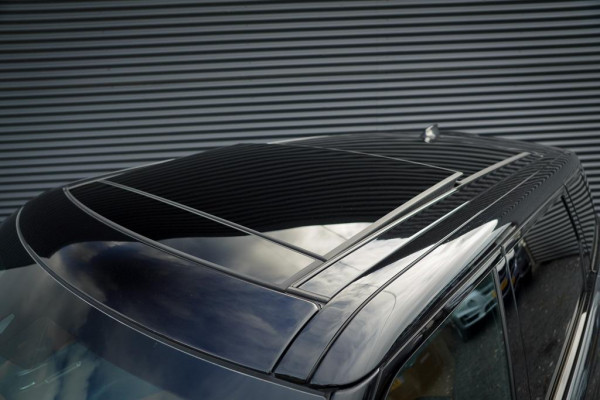 Land Rover Range Rover Sport 5.0 V8 SVR 575 PK / SVO Lak / Pano / Alcantara / Carbon / Trekhaak Land Rover Range Rover Sport 5.0 V8 SVR 575 PK / SVO Lak / Pano / Alcantara / Carbon / Trekhaak