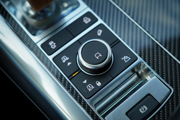 Land Rover Range Rover Sport 5.0 V8 SVR 575 PK / SVO Lak / Pano / Alcantara / Carbon / Trekhaak Land Rover Range Rover Sport 5.0 V8 SVR 575 PK / SVO Lak / Pano / Alcantara / Carbon / Trekhaak