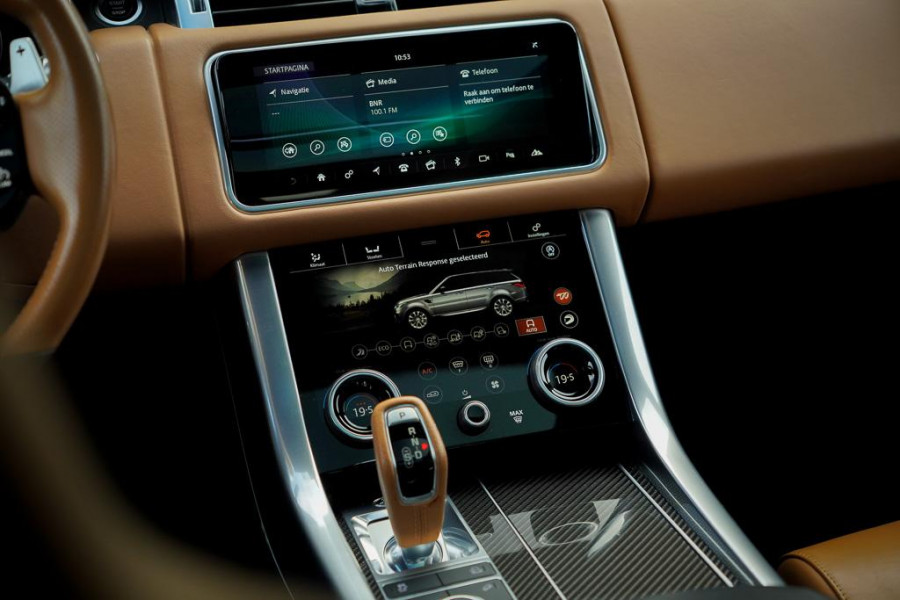 Land Rover Range Rover Sport 5.0 V8 SVR 575 PK / SVO Lak / Pano / Alcantara / Carbon / Trekhaak Land Rover Range Rover Sport 5.0 V8 SVR 575 PK / SVO Lak / Pano / Alcantara / Carbon / Trekhaak