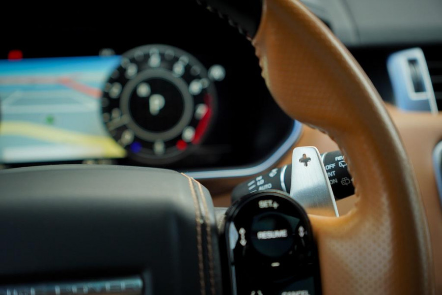 Land Rover Range Rover Sport 5.0 V8 SVR 575 PK / SVO Lak / Pano / Alcantara / Carbon / Trekhaak Land Rover Range Rover Sport 5.0 V8 SVR 575 PK / SVO Lak / Pano / Alcantara / Carbon / Trekhaak