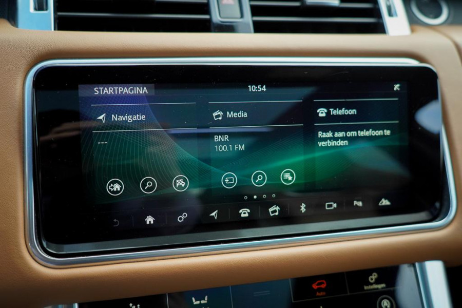 Land Rover Range Rover Sport 5.0 V8 SVR 575 PK / SVO Lak / Pano / Alcantara / Carbon / Trekhaak Land Rover Range Rover Sport 5.0 V8 SVR 575 PK / SVO Lak / Pano / Alcantara / Carbon / Trekhaak