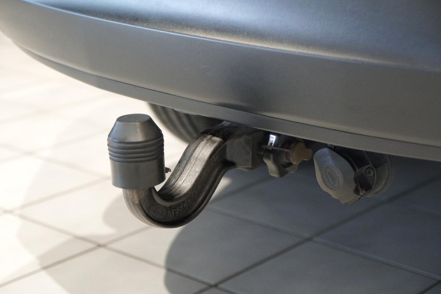 Land Rover Discovery 2.0 Sd4 / GRIJS KENTEKEN / TREKHAAK / CAMERA / STOELVERWARMING Land Rover Discovery 2.0 Sd4 / GRIJS KENTEKEN / TREKHAAK / CAMERA / STOELVERWARMING