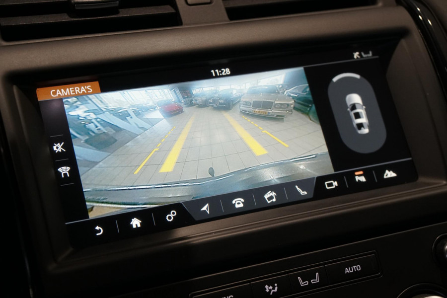 Land Rover Discovery 2.0 Sd4 / GRIJS KENTEKEN / TREKHAAK / CAMERA / STOELVERWARMING Land Rover Discovery 2.0 Sd4 / GRIJS KENTEKEN / TREKHAAK / CAMERA / STOELVERWARMING