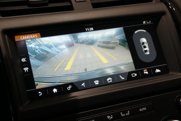 Land Rover Discovery 2.0 Sd4 / GRIJS KENTEKEN / TREKHAAK / CAMERA / STOELVERWARMING Land Rover Discovery 2.0 Sd4 / GRIJS KENTEKEN / TREKHAAK / CAMERA / STOELVERWARMING