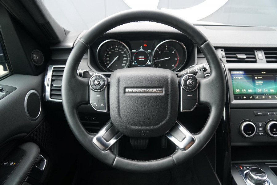 Land Rover Discovery 2.0 Sd4 / GRIJS KENTEKEN / TREKHAAK / CAMERA / STOELVERWARMING Land Rover Discovery 2.0 Sd4 / GRIJS KENTEKEN / TREKHAAK / CAMERA / STOELVERWARMING