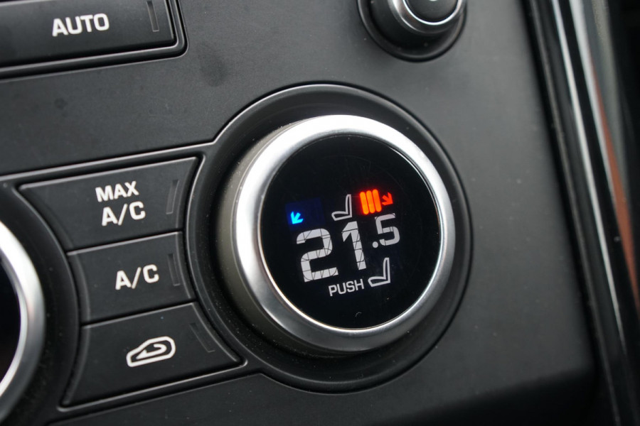 Land Rover Discovery 2.0 Sd4 / GRIJS KENTEKEN / TREKHAAK / CAMERA / STOELVERWARMING Land Rover Discovery 2.0 Sd4 / GRIJS KENTEKEN / TREKHAAK / CAMERA / STOELVERWARMING