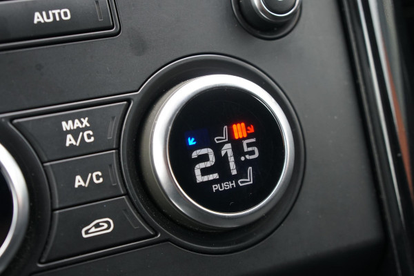 Land Rover Discovery 2.0 Sd4 / GRIJS KENTEKEN / TREKHAAK / CAMERA / STOELVERWARMING Land Rover Discovery 2.0 Sd4 / GRIJS KENTEKEN / TREKHAAK / CAMERA / STOELVERWARMING