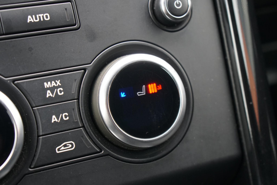 Land Rover Discovery 2.0 Sd4 / GRIJS KENTEKEN / TREKHAAK / CAMERA / STOELVERWARMING Land Rover Discovery 2.0 Sd4 / GRIJS KENTEKEN / TREKHAAK / CAMERA / STOELVERWARMING