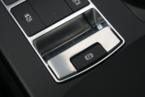 Land Rover Discovery 2.0 Sd4 / GRIJS KENTEKEN / TREKHAAK / CAMERA / STOELVERWARMING Land Rover Discovery 2.0 Sd4 / GRIJS KENTEKEN / TREKHAAK / CAMERA / STOELVERWARMING