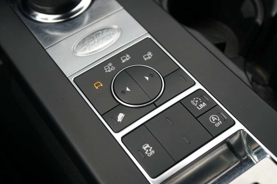 Land Rover Discovery 2.0 Sd4 / GRIJS KENTEKEN / TREKHAAK / CAMERA / STOELVERWARMING Land Rover Discovery 2.0 Sd4 / GRIJS KENTEKEN / TREKHAAK / CAMERA / STOELVERWARMING