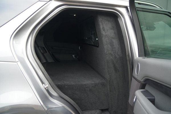 Land Rover Discovery 2.0 Sd4 / GRIJS KENTEKEN / TREKHAAK / CAMERA / STOELVERWARMING Land Rover Discovery 2.0 Sd4 / GRIJS KENTEKEN / TREKHAAK / CAMERA / STOELVERWARMING