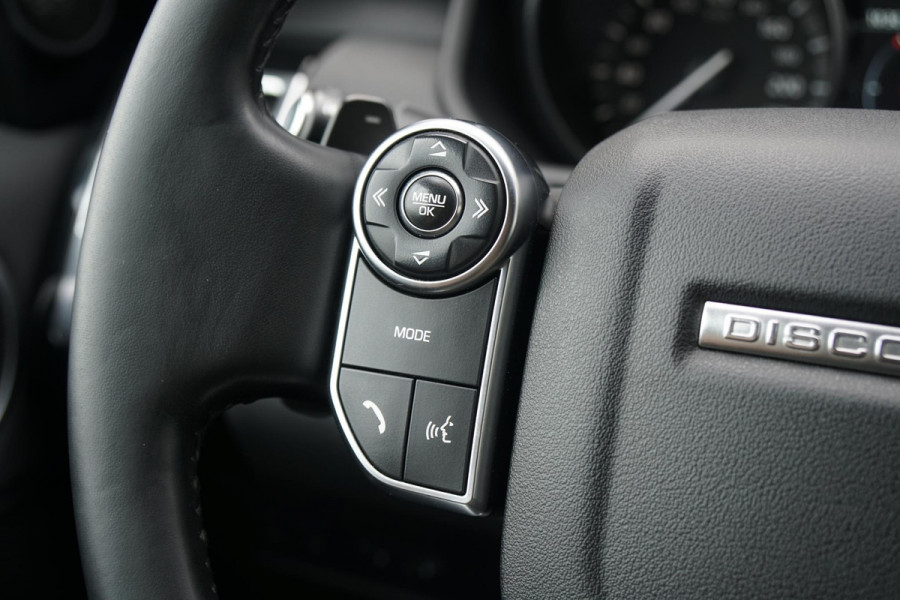 Land Rover Discovery 2.0 Sd4 / GRIJS KENTEKEN / TREKHAAK / CAMERA / STOELVERWARMING Land Rover Discovery 2.0 Sd4 / GRIJS KENTEKEN / TREKHAAK / CAMERA / STOELVERWARMING