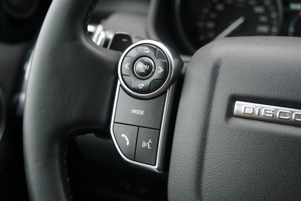 Land Rover Discovery 2.0 Sd4 / GRIJS KENTEKEN / TREKHAAK / CAMERA / STOELVERWARMING Land Rover Discovery 2.0 Sd4 / GRIJS KENTEKEN / TREKHAAK / CAMERA / STOELVERWARMING