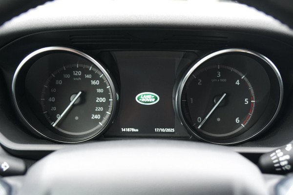 Land Rover Discovery 2.0 Sd4 / GRIJS KENTEKEN / TREKHAAK / CAMERA / STOELVERWARMING Land Rover Discovery 2.0 Sd4 / GRIJS KENTEKEN / TREKHAAK / CAMERA / STOELVERWARMING