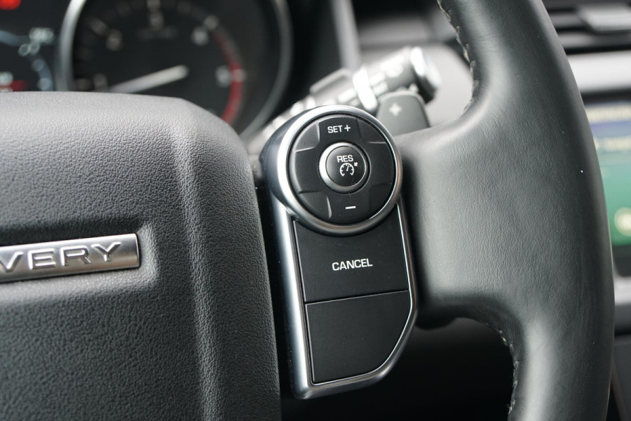 Land Rover Discovery 2.0 Sd4 / GRIJS KENTEKEN / TREKHAAK / CAMERA / STOELVERWARMING Land Rover Discovery 2.0 Sd4 / GRIJS KENTEKEN / TREKHAAK / CAMERA / STOELVERWARMING